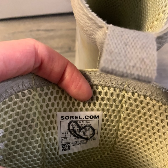 Sorel size 7 rain boots - Picture 6 of 9